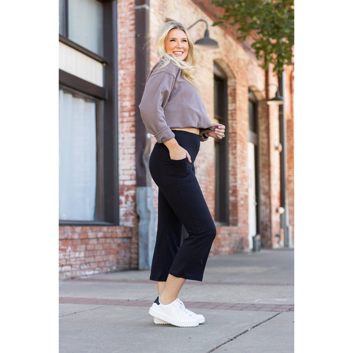 Ready to Ship | The Delilah - Kick Flare Leggings with Pockets