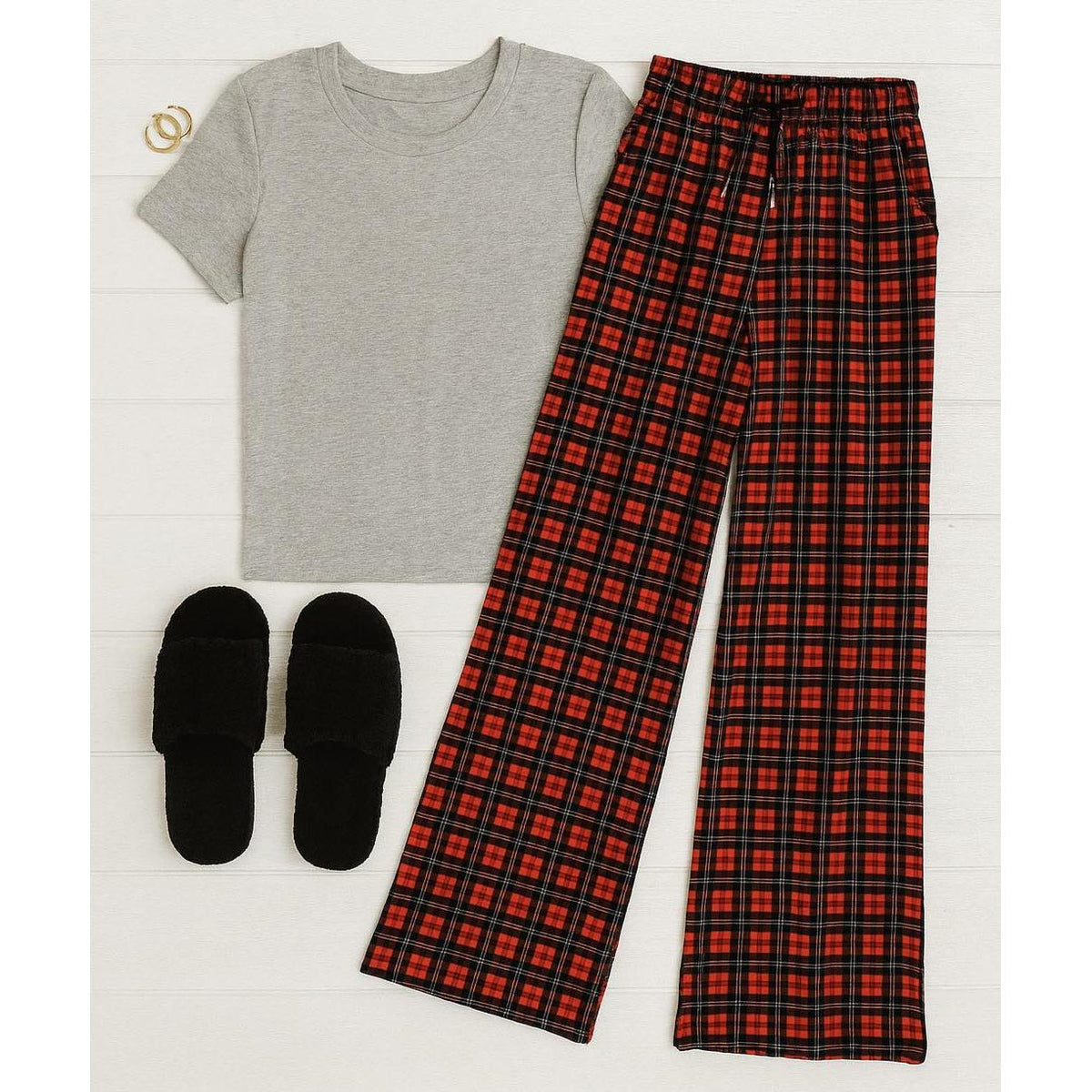 Julia Rose Noelle Plaid Pajama Pants with pockets and drawstring waist
Buttery soft plaid pajama pants for women by Julia Rose”