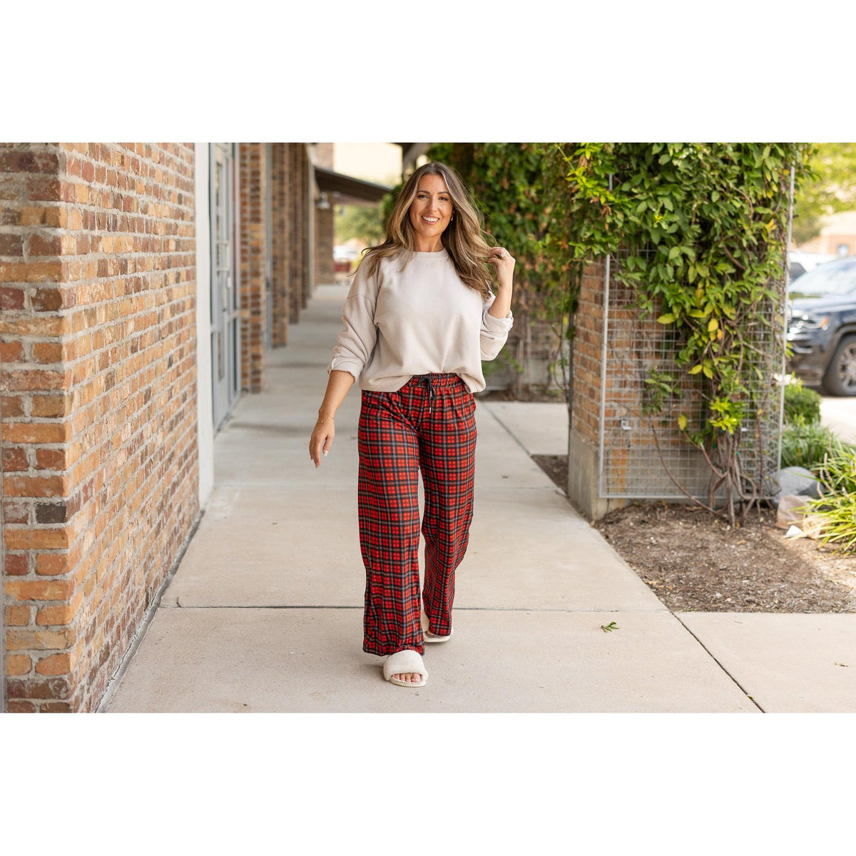 Julia Rose Noelle Plaid Pajama Pants with pockets and drawstring waist
Buttery soft plaid pajama pants for women by Julia Rose”