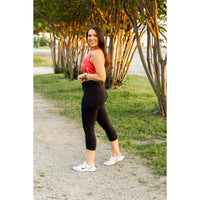 Julia Rose The Cassandra black capri leggings with pockets, Women wearing black capri pocket leggings
