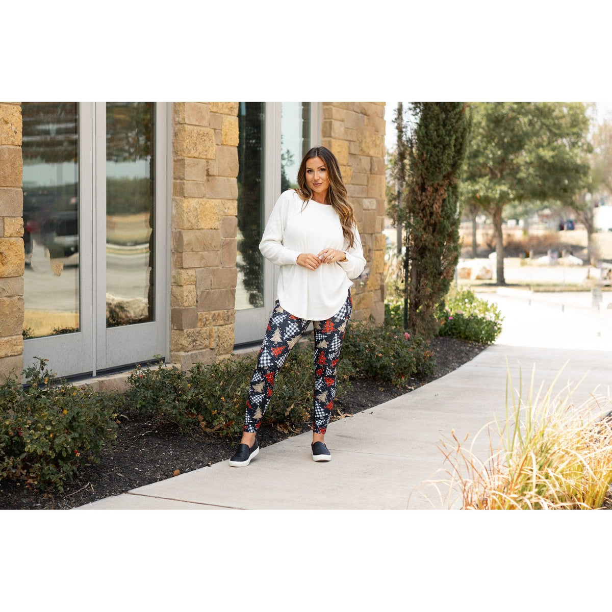 High-waisted Christmas leggings with pockets by Julia Rose.Close-up of Oh Christmas Tree buttery soft leggings fabric and detail