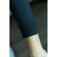 Julia Rose The Lilla black fleece full-length leggings with pockets, Women wearing black fleece-lined leggings with side pockets