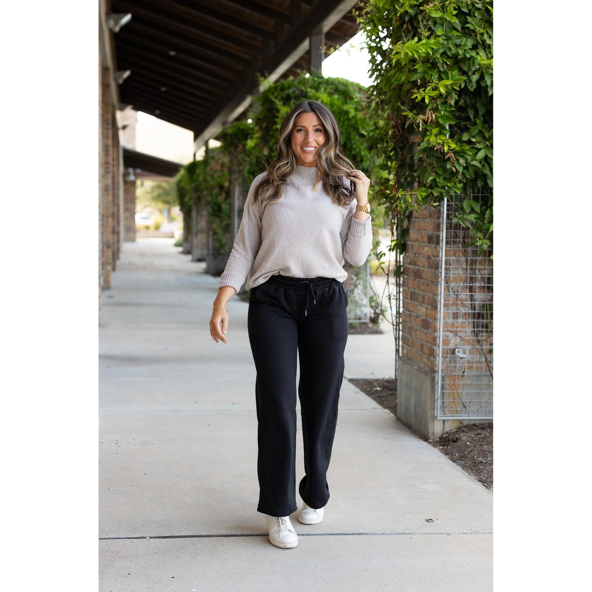 Jenna Comfy Wide Leg Fleece Pants with pockets and drawstring waist
Buttery soft wide leg fleece pants for women by Julia Rose