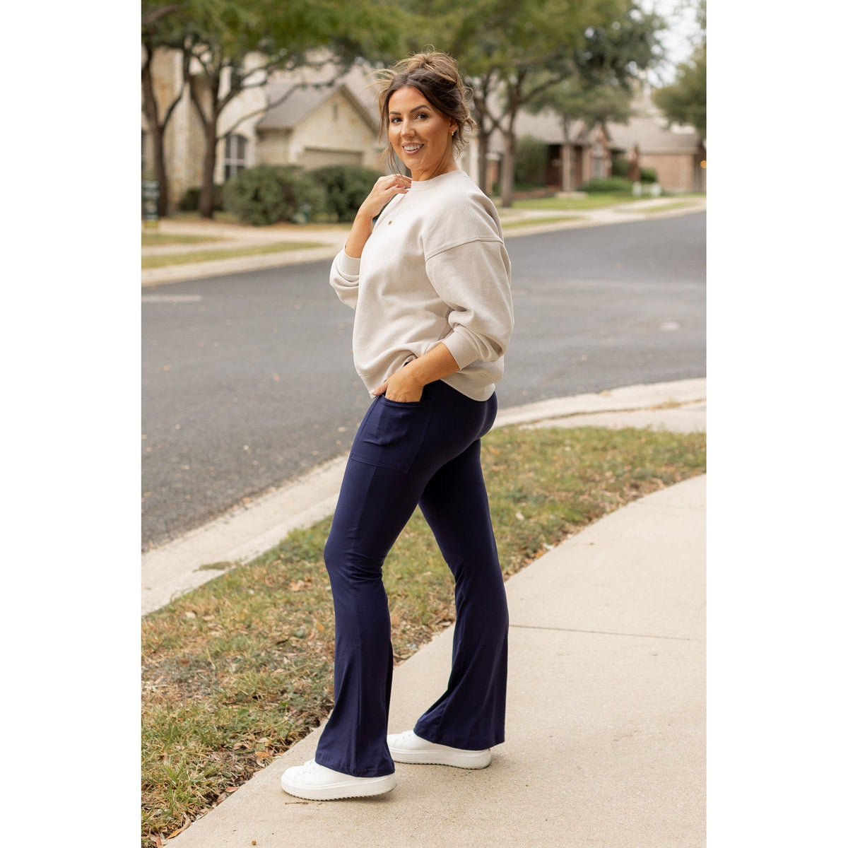 Full length navy bootcut leggings with side pockets Flattering women’s bootcut leggings in navy blue by Julia Rose