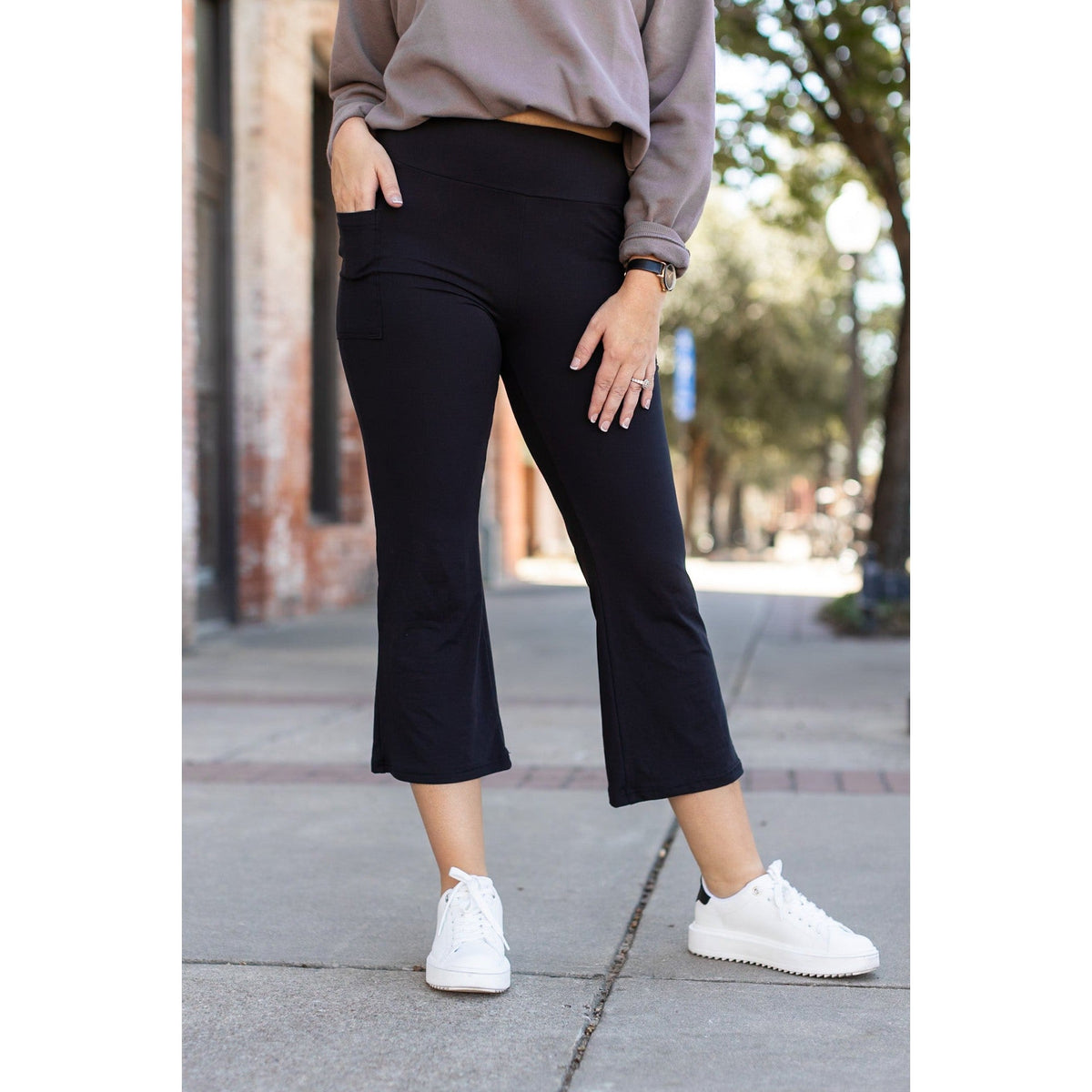 Ready to Ship | The Delilah - Kick Flare Leggings with Pockets