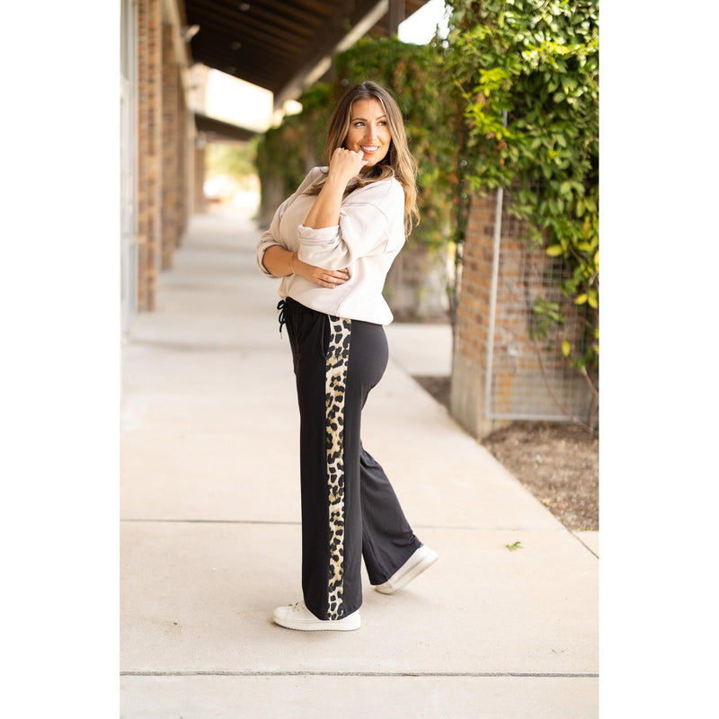 Women’s buttery soft leopard panel lounge pants with pockets